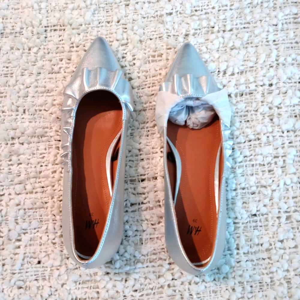 H&M SILVER PUMPS, 39